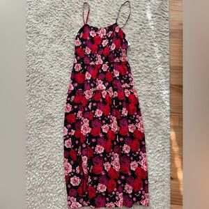 Sundress with adjustable straps and pockets